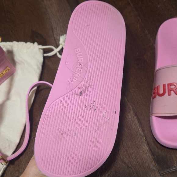 Burberry Light Pink Slides with Red Logo - Picture 2 of 2